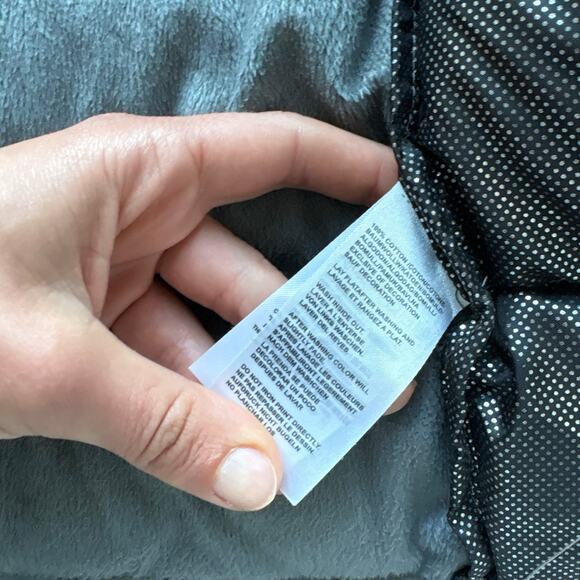 Moose Knuckles Men’s Grey Winter Down Jacket - Picture 7 of 8